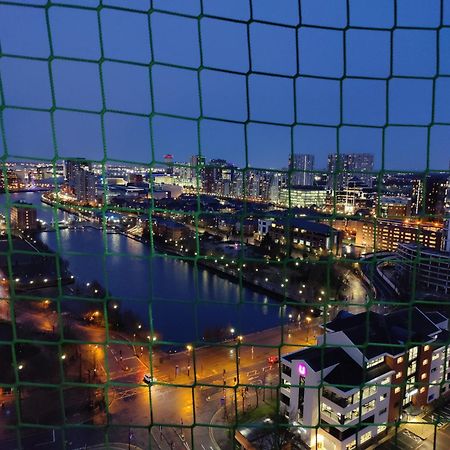Quayside Penthouse 2 Bedroom Ensuite Near Media City & Manchester United Екстериор снимка