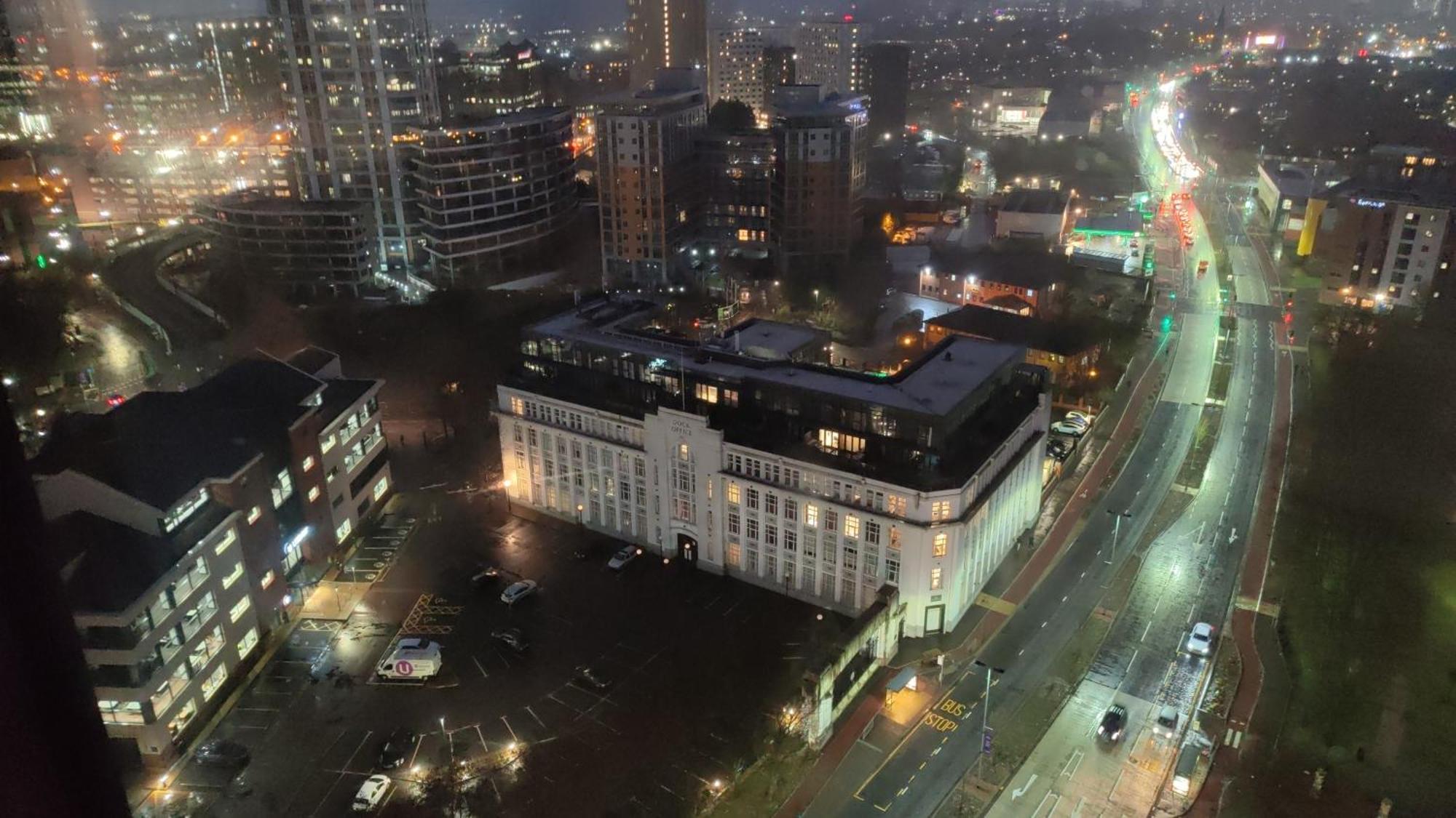Quayside Penthouse 2 Bedroom Ensuite Near Media City & Manchester United Екстериор снимка